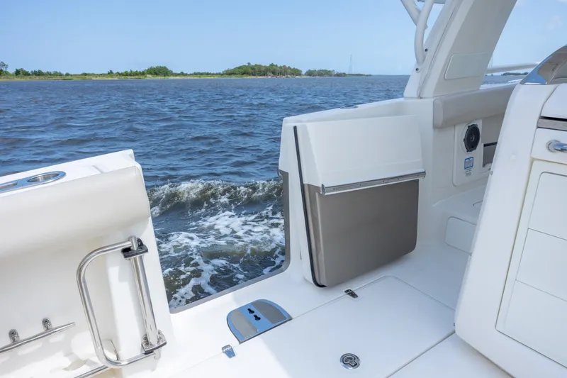 Slide: The Image of Boston Whaler 420 Outrage 2017 - 6780394