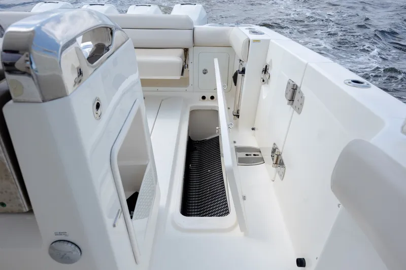 Slide: The Image of Boston Whaler 420 Outrage 2017 - 6780449