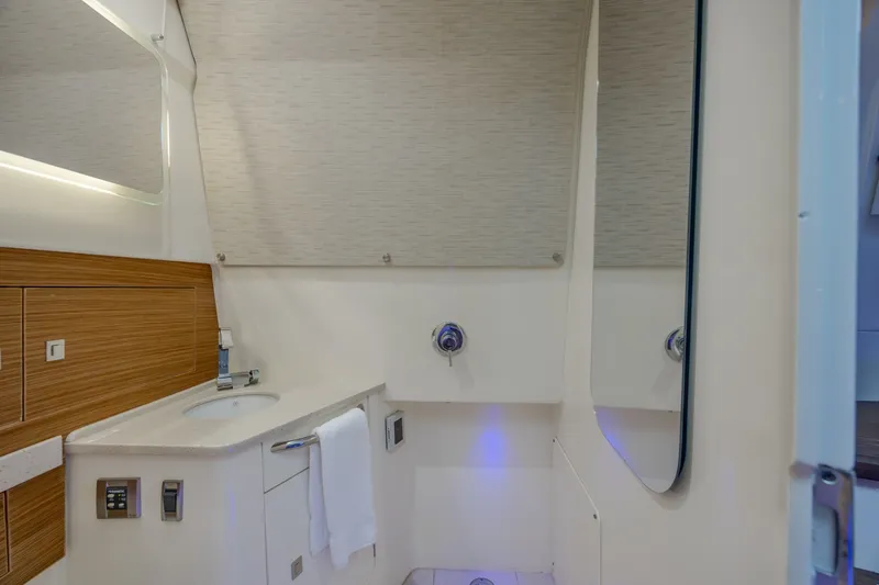 Slide: The Image of Boston Whaler 420 Outrage 2017 - 6780478