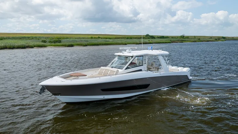 Slide: The Image of Boston Whaler 420 Outrage 2017 - 6780365