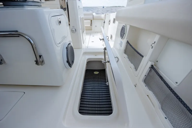 Slide: The Image of Boston Whaler 420 Outrage 2017 - 6780444