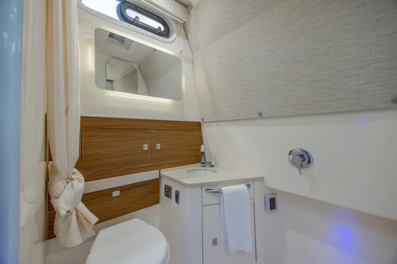 Slide: The Image of Boston Whaler 420 Outrage 2017 - 6780476