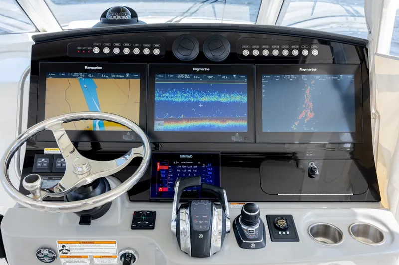 Slide: The Image of Boston Whaler 420 Outrage 2017 - 6780420