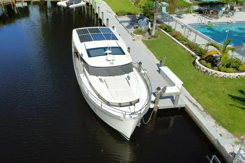 Slide: The Image of Greenline 40 Hybrid 2019 - 6783218