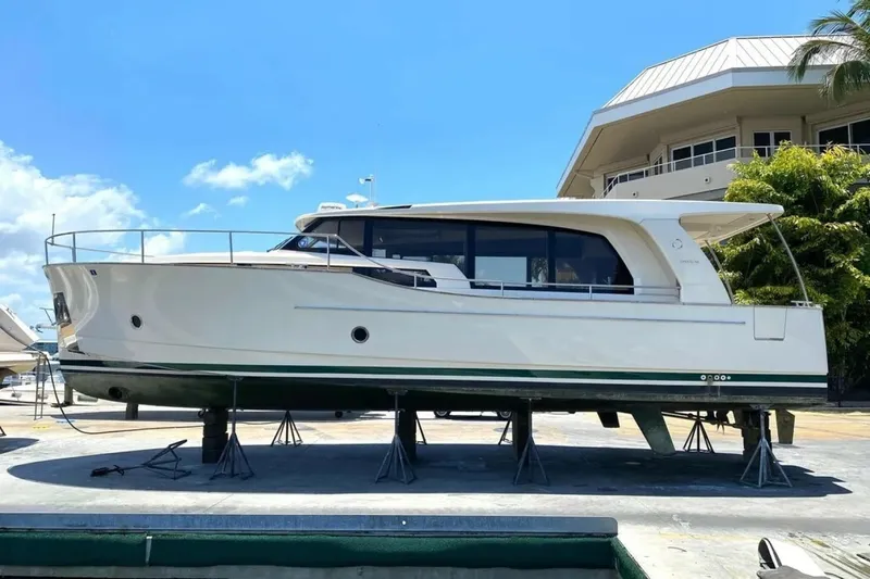 Slide: The Image of Greenline 40 Hybrid 2019 - 6783225
