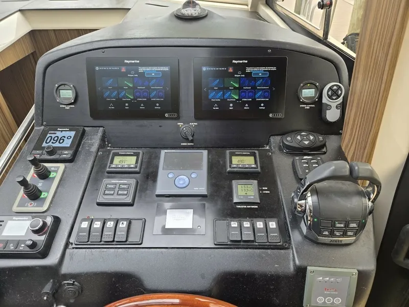 Slide: The Image of Greenline 40 Hybrid 2019 - 6783219