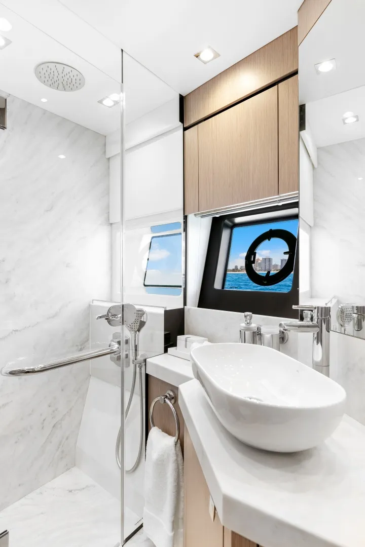 Slide: The Image of Sunseeker 66 Manhattan 2020 - 6782017