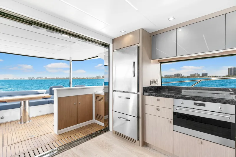 Slide: The Image of Sunseeker 66 Manhattan 2020 - 6782052
