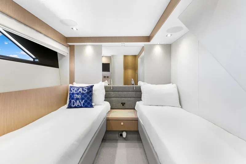 Slide: The Image of Sunseeker 66 Manhattan 2020 - 6782050