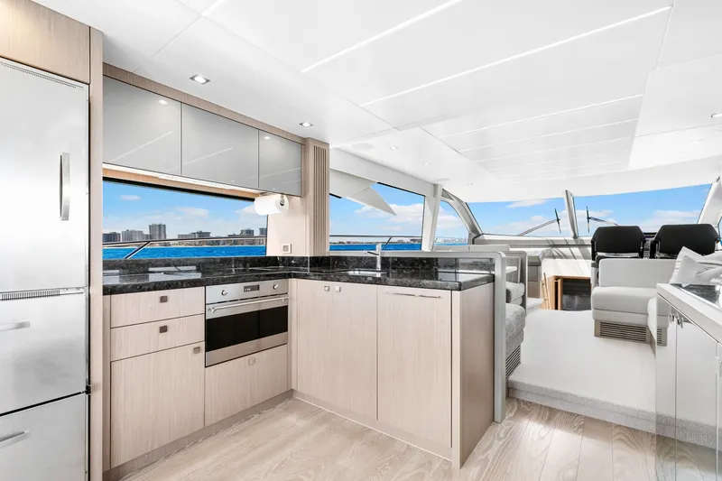 Slide: The Image of Sunseeker 66 Manhattan 2020 - 6782053