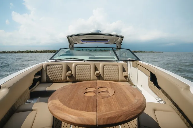 Slide: The Image of Sea Ray SLX 400 Outboard 2021 - 6782731