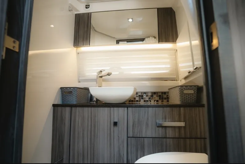 Slide: The Image of Sea Ray SLX 400 Outboard 2021 - 6782745