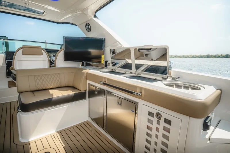 Slide: The Image of Sea Ray SLX 400 Outboard 2021 - 6782737
