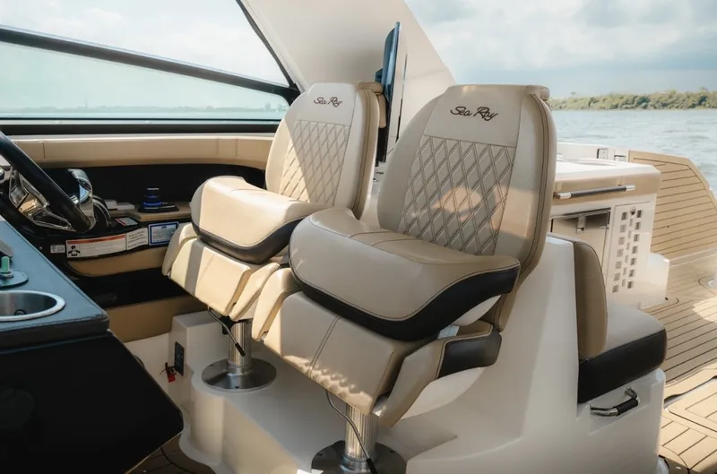 Slide: The Image of Sea Ray SLX 400 Outboard 2021 - 6782736