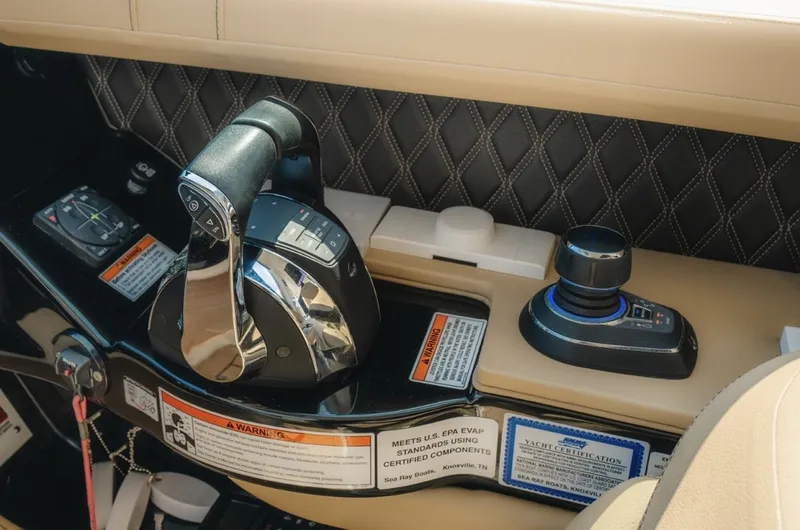 Slide: The Image of Sea Ray SLX 400 Outboard 2021 - 6782734