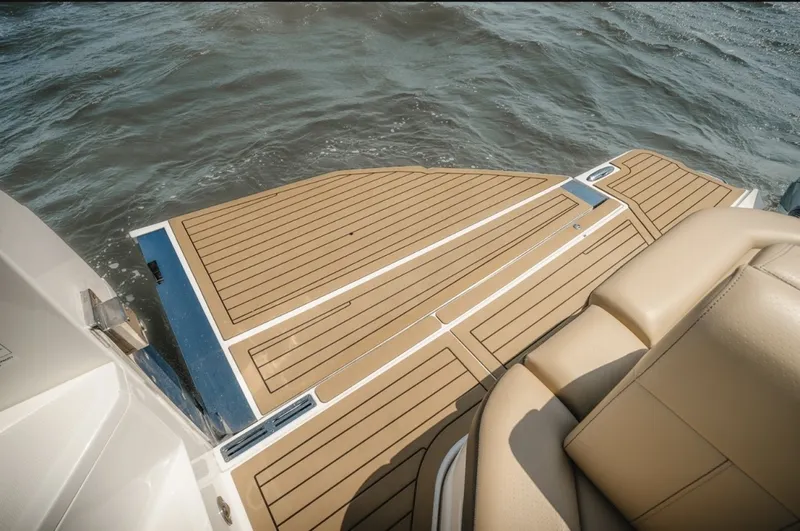 Slide: The Image of Sea Ray SLX 400 Outboard 2021 - 6782739
