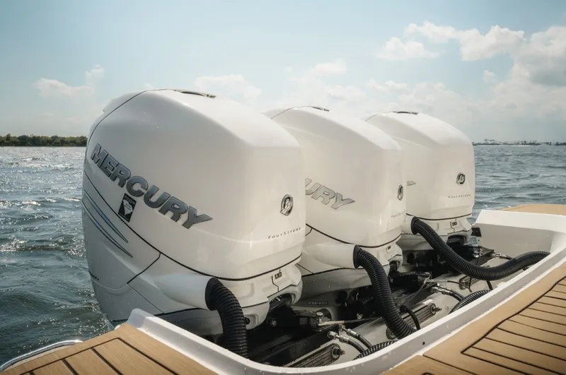 Slide: The Image of Sea Ray SLX 400 Outboard 2021 - 6782740