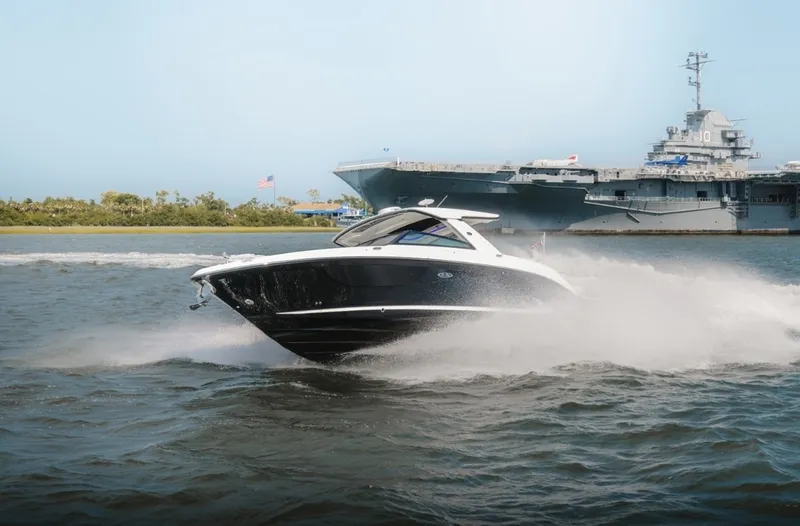 Slide: The Image of Sea Ray SLX 400 Outboard 2021 - 6782751