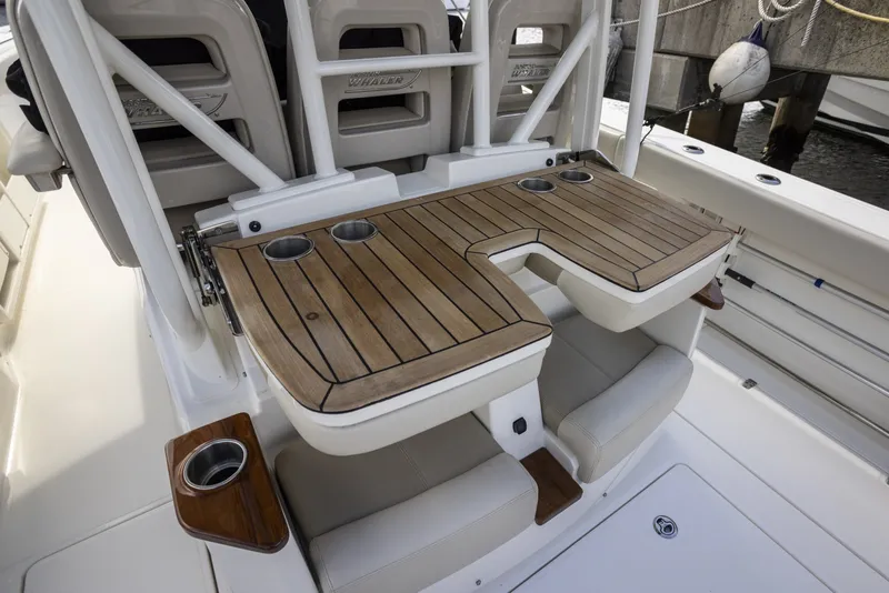 Slide: The Image of Boston Whaler 360 Outrage 2023 - 7361154