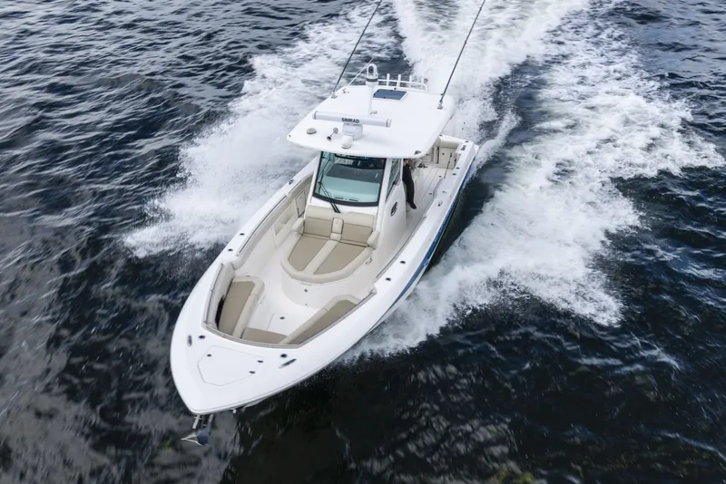 Slide: The Image of Boston Whaler 360 Outrage 2023 - 7361177
