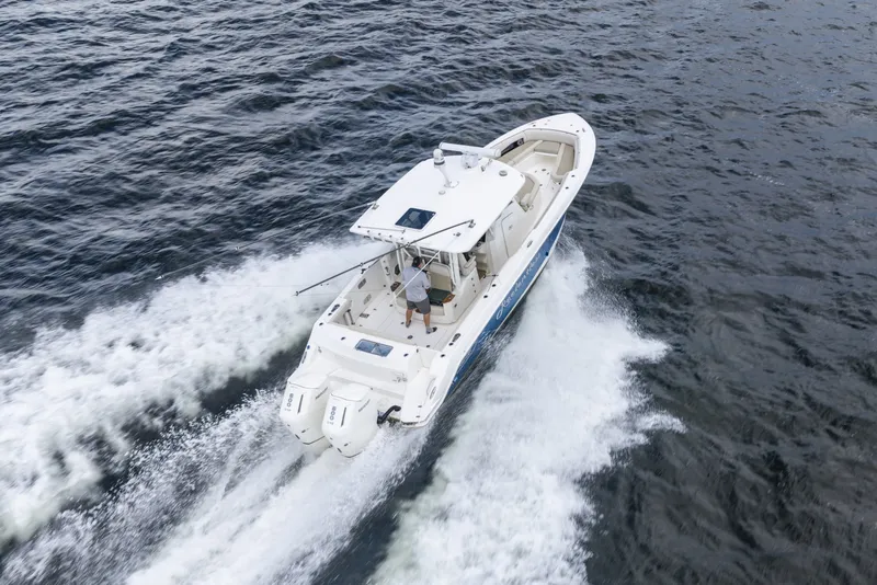 Slide: The Image of Boston Whaler 360 Outrage 2023 - 7361182