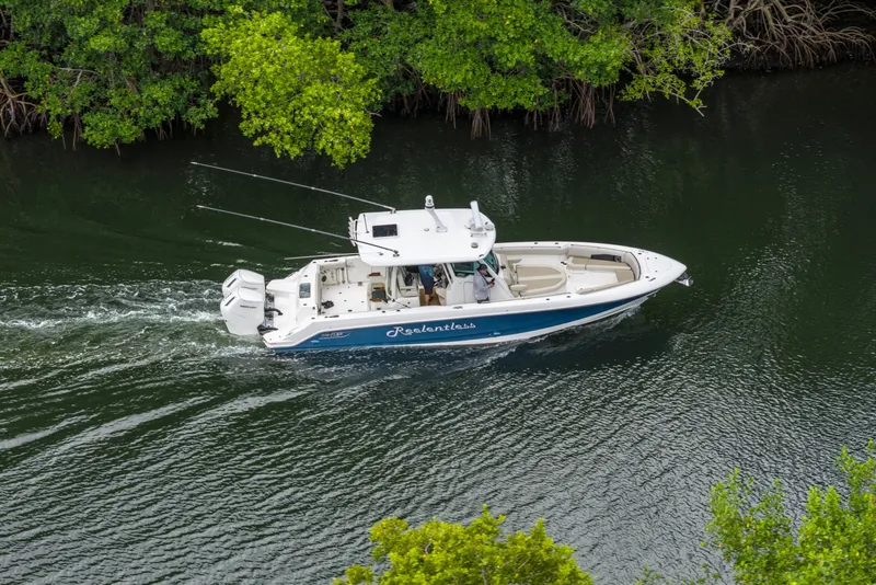 Slide: The Image of Boston Whaler 360 Outrage 2023 - 7361186