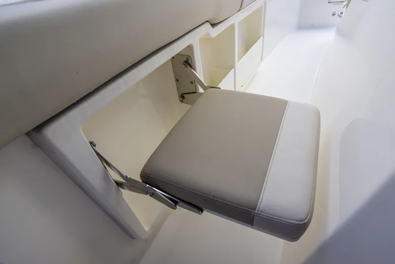Slide: The Image of Boston Whaler 360 Outrage 2023 - 7361165