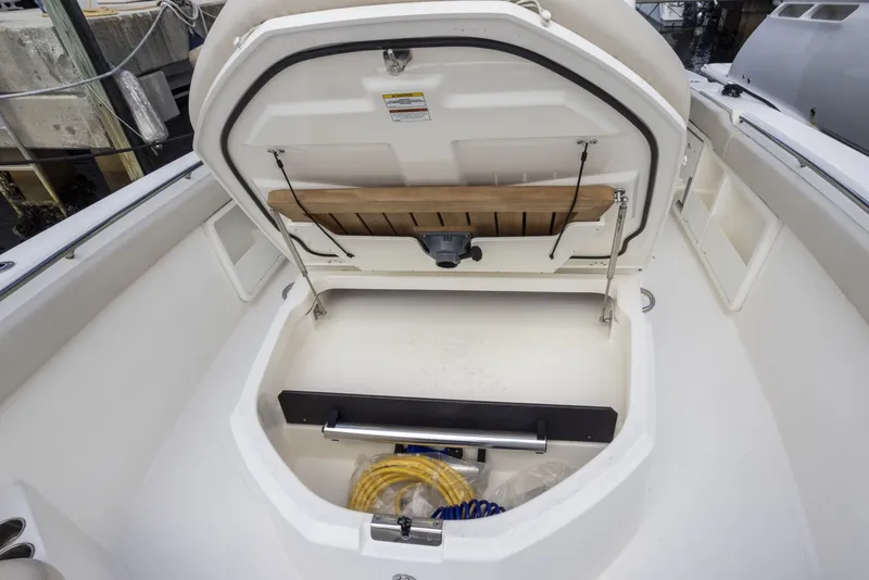 Slide: The Image of Boston Whaler 360 Outrage 2023 - 7361167