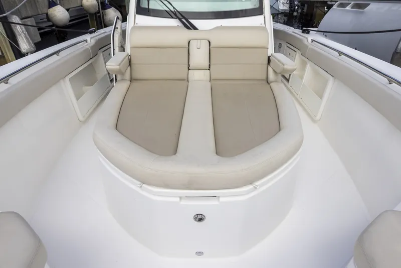 Slide: The Image of Boston Whaler 360 Outrage 2023 - 7361162