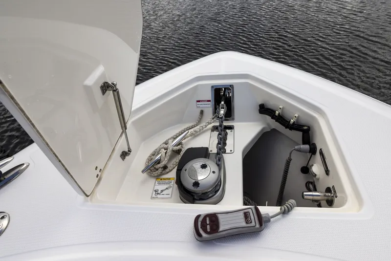 Slide: The Image of Boston Whaler 360 Outrage 2023 - 7361169