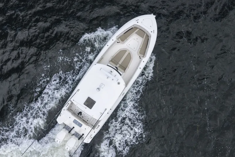 Slide: The Image of Boston Whaler 360 Outrage 2023 - 7361184
