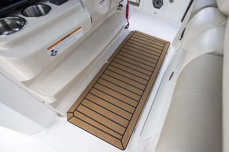 Slide: The Image of Boston Whaler 360 Outrage 2023 - 7361170