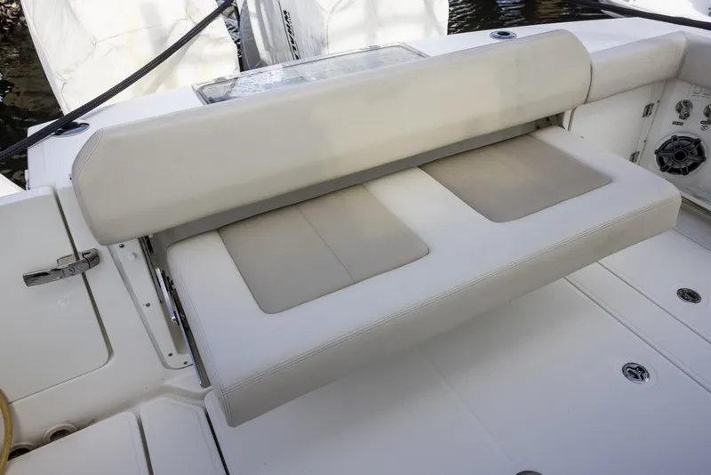 Slide: The Image of Boston Whaler 360 Outrage 2023 - 7361152