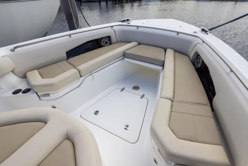 Slide: The Image of Boston Whaler 360 Outrage 2023 - 7361161