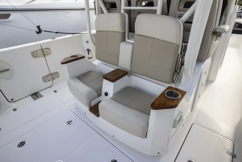 Slide: The Image of Boston Whaler 360 Outrage 2023 - 7361155