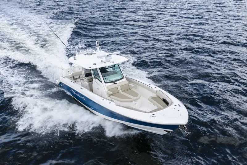 Slide: The Image of Boston Whaler 360 Outrage 2023 - 7361176
