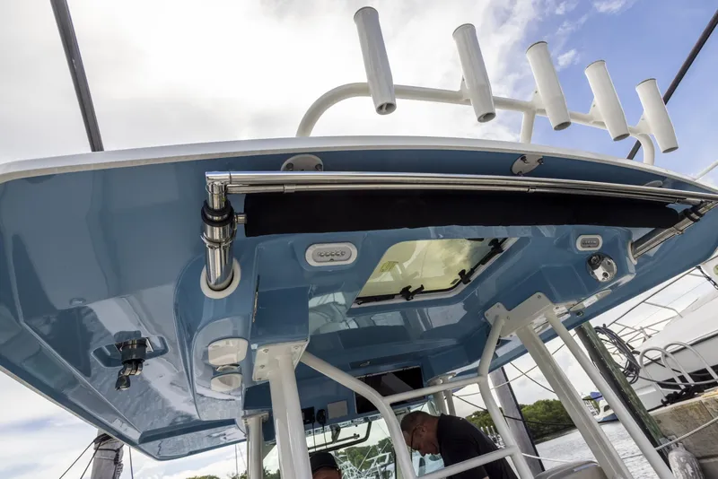 Slide: The Image of Boston Whaler 360 Outrage 2023 - 7361172