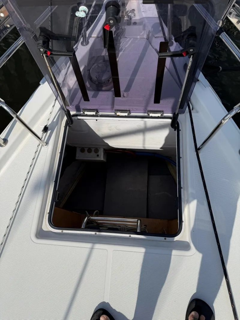 Slide: The Image of Jeanneau 44 SO  Jeanneau 44 SO cabin hatch - 7366975