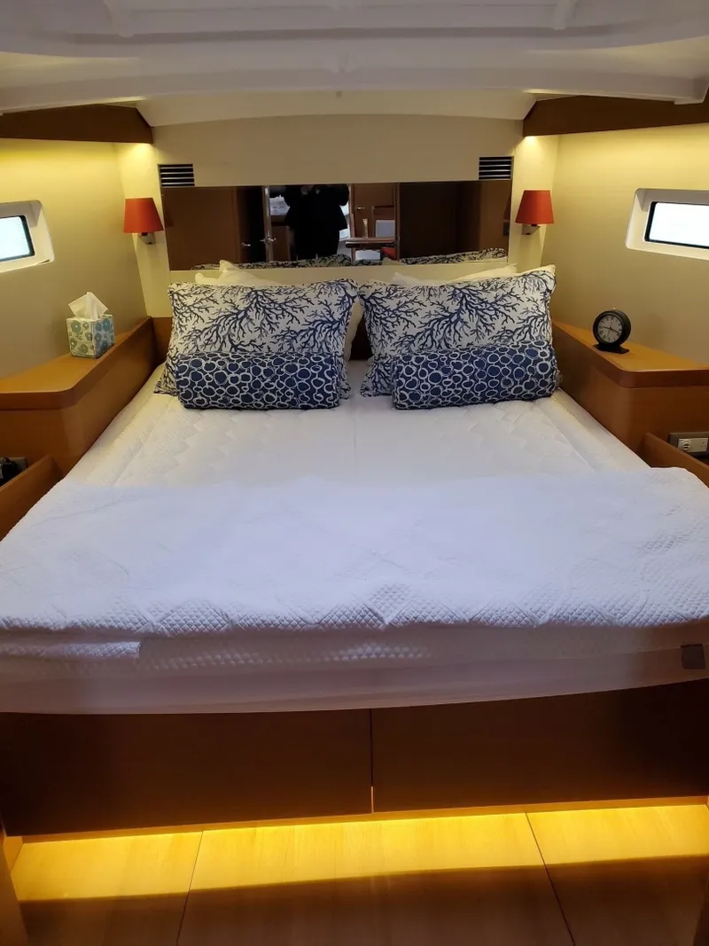 Slide: The Image of Jeanneau 44 SO Jeanneau 44 SO Master Stateroom - 7088300
