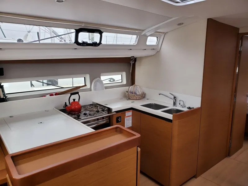 Slide: The Image of Jeanneau 44 SO Jeanneau 44 SO Galley - 7088304