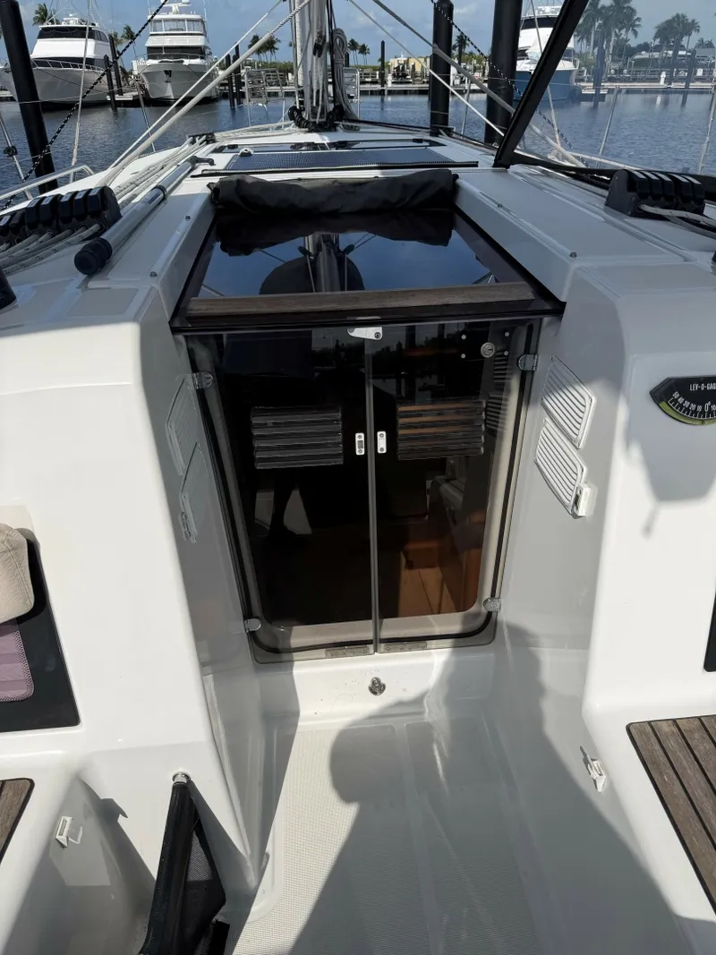 Slide: The Image of Jeanneau 44 SO  Jeanneau 44 SO companionway doors - 7366956