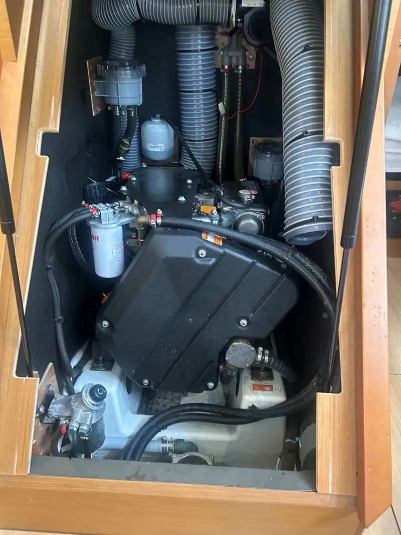 Slide: The Image of Jeanneau 44 SO Jeanneau 44 SO Engine - 7366950