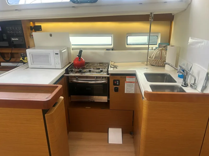 Slide: The Image of Jeanneau 44 SO Jeanneau 44 SO Galley - 7366960