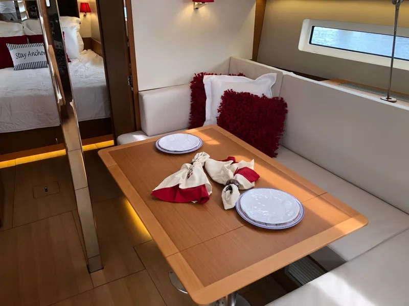 Slide: The Image of Jeanneau 44 SO Jeanneau 44 SO Main salon table - 7088305