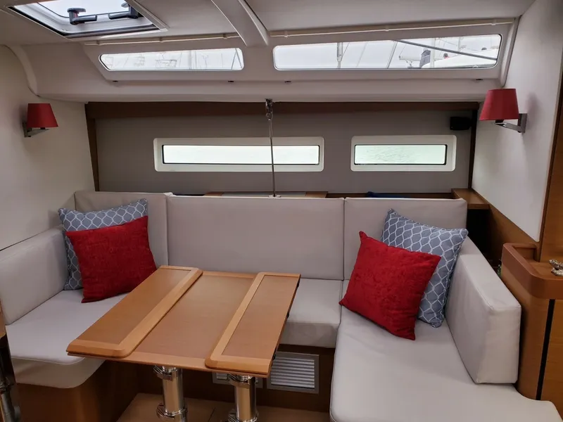 Slide: The Image of Jeanneau 44 SO Jeanneau 44 SO Dinette
- 7088303