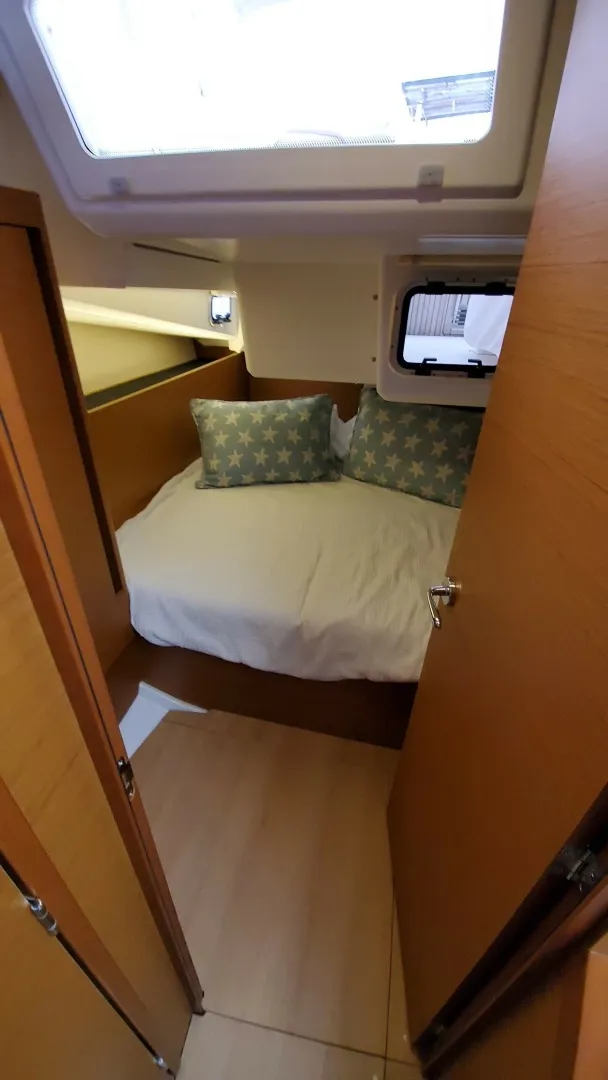 Slide: The Image of Jeanneau 44 SO Jeanneau 44 SO Aft cabin
- 7088301
