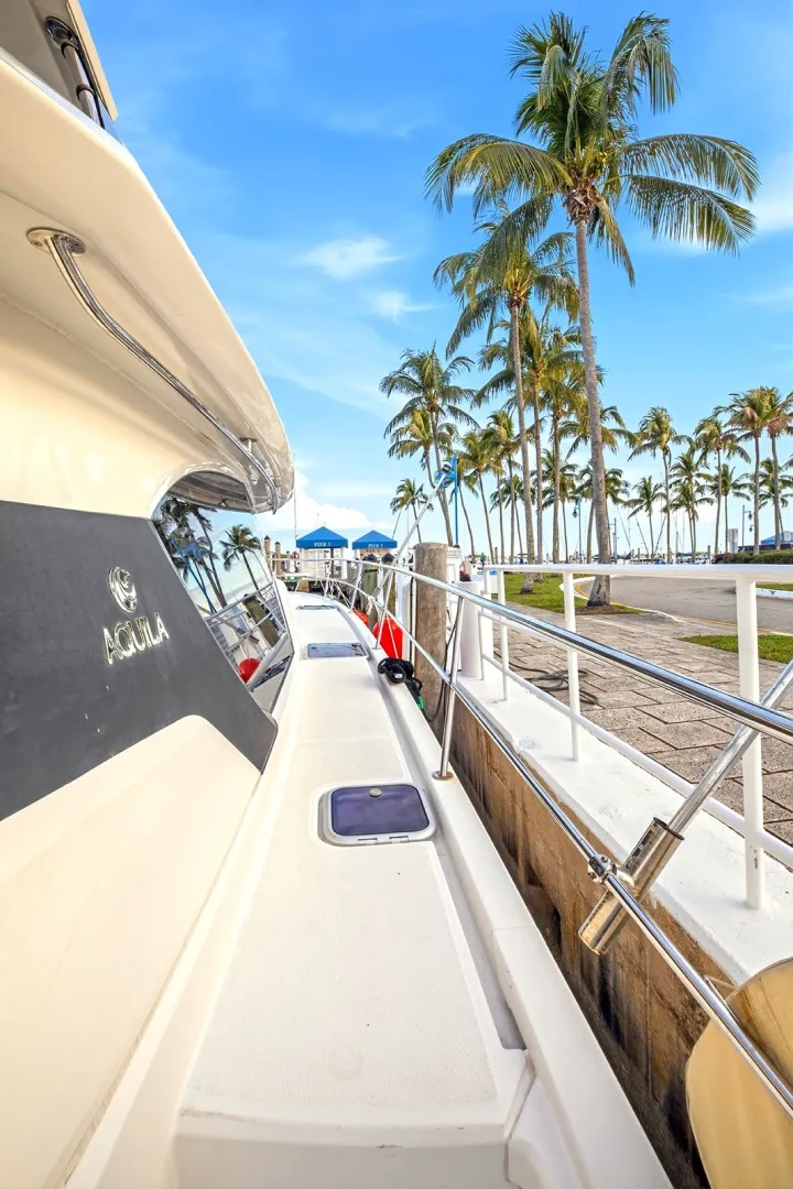 Slide: The Image of Aquila 44 PowerCat 2021 - 6786612