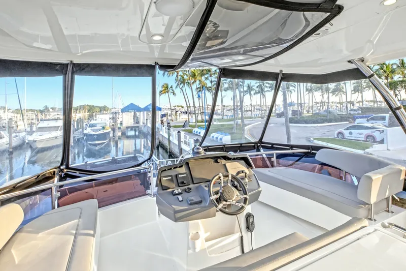 Slide: The Image of Aquila 44 PowerCat 2021 - 6786608