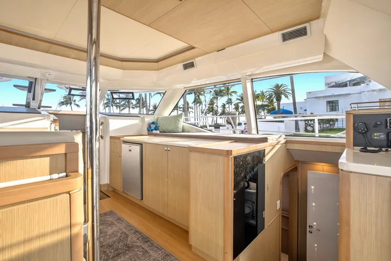 Slide: The Image of Aquila 44 PowerCat 2021 - 6786589
