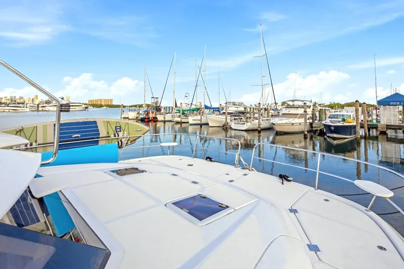 Slide: The Image of Aquila 44 PowerCat 2021 - 6786610